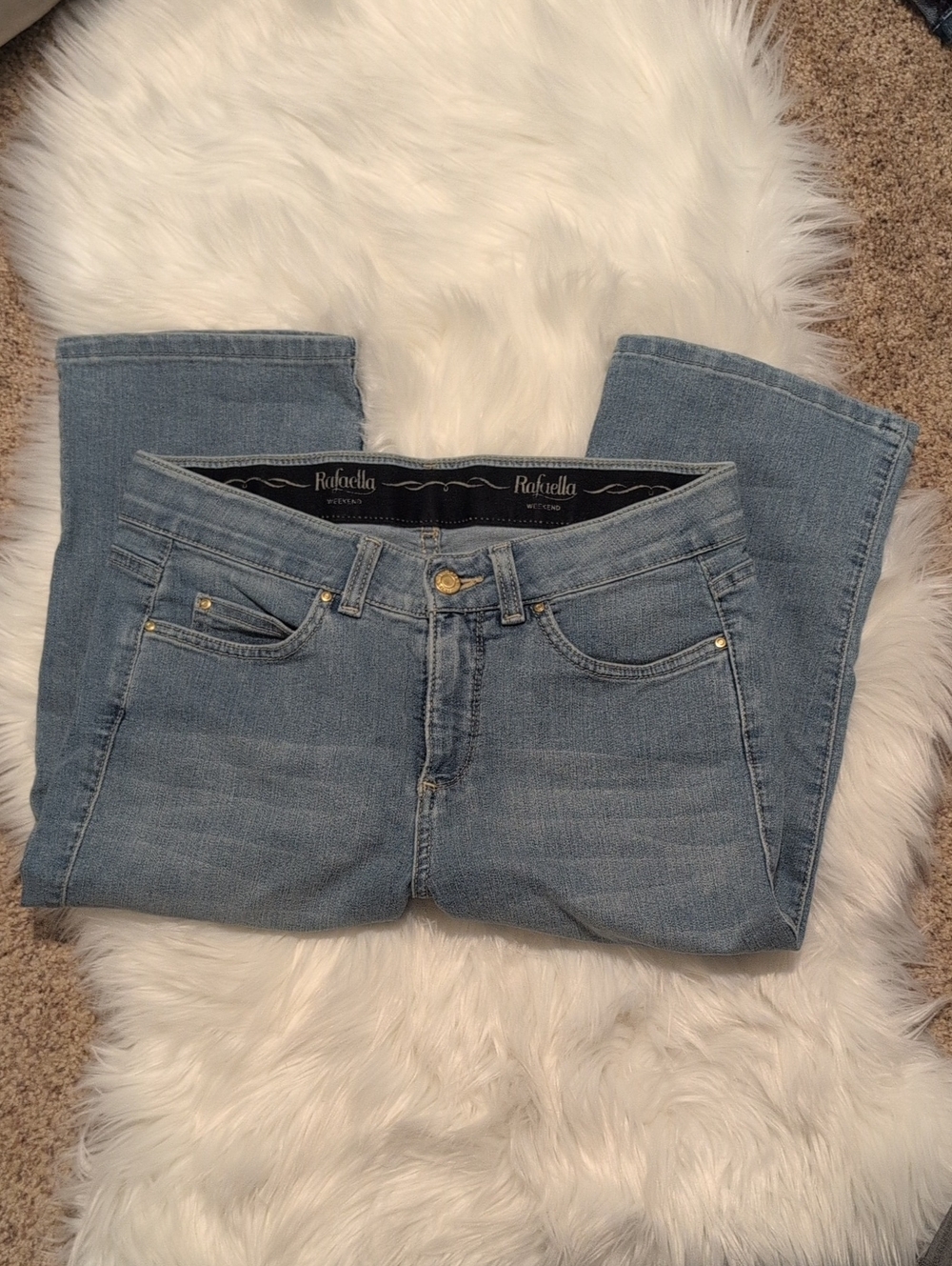 4/$20 Rafaella Light Blue Capri Jeans